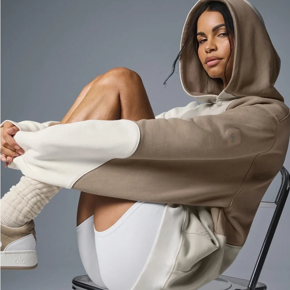 Alo Yoga Make Waves Colorblock Fleece Sweatshirt Hoodie in Ivory/Bone/Grave